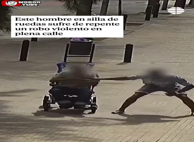 Video :A guy in a wheelchair was violently robbed in Cornell&agrave; de Llobregat